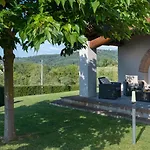 Villa Il Magnifico 10, Emma