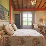 Villa Il Magnifico 10, Emma